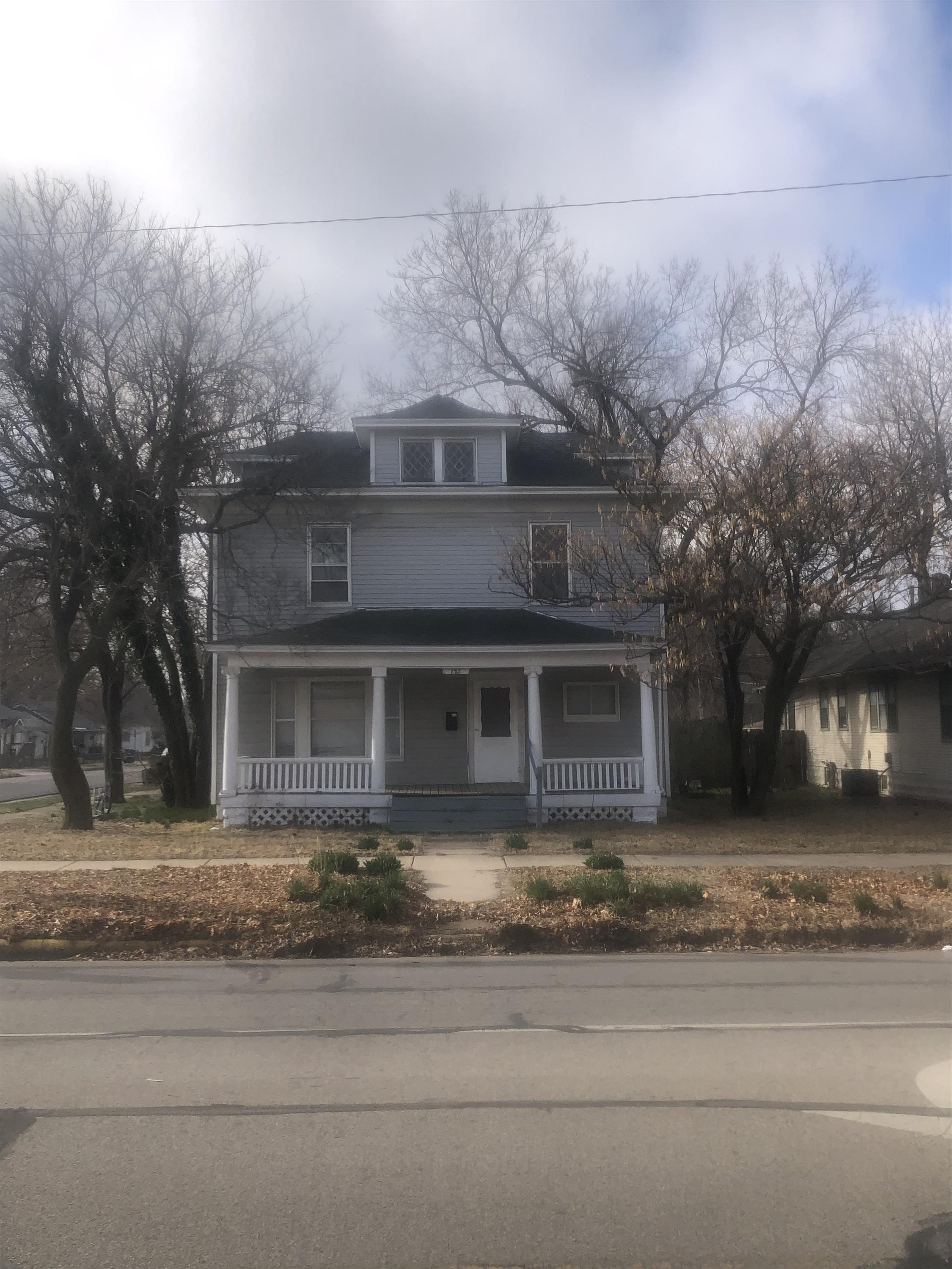 137 E 11th